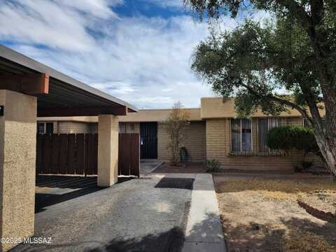 702 S Pantano Road, Tucson, AZ 85710