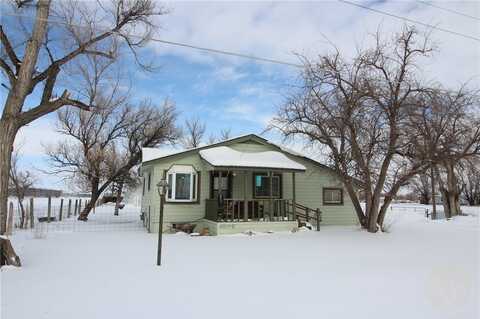 425 E 8th Street, Hardin, MT 59034