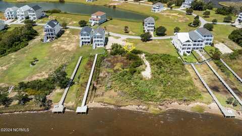 719 Cannonsgate Drive, Newport, NC 28570