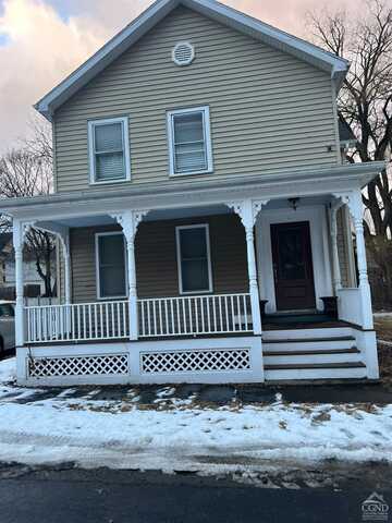 15 North Warren, Athens, NY 12015