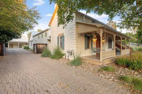 204 Creek St, Fredericksburg, TX 78624