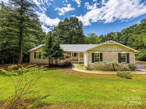 4 Leibestraum Drive, Horse Shoe, NC 28742