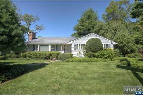 2 Birdseye Glen, Verona, NJ 07044