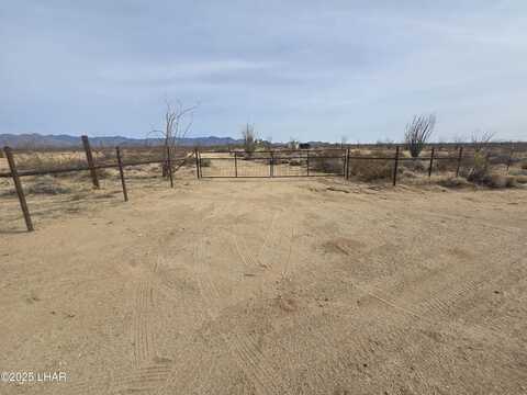 14162 Red Lake Rd, Yucca, AZ 86438