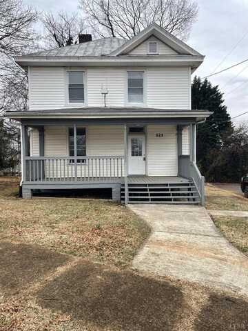 121 Thomas Road, Lynchburg, VA 24501