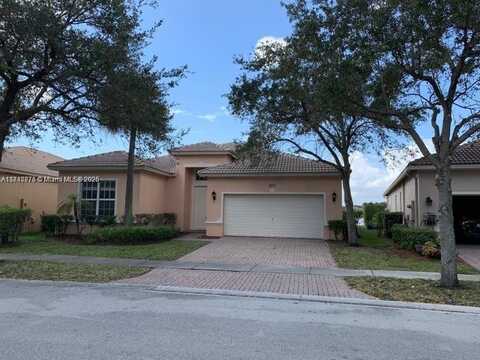 4377 E Whitewater Ave, Weston, FL 33332