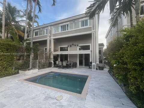 3915 NE 168th St, North Miami Beach, FL 33160