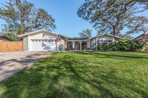 10221 Bay Hills Dr. N., Largo, FL 33774