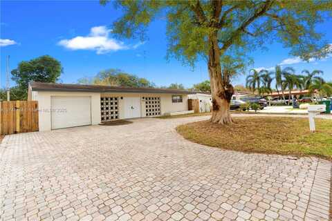 3825 E Shore Rd, Miramar, FL 33023