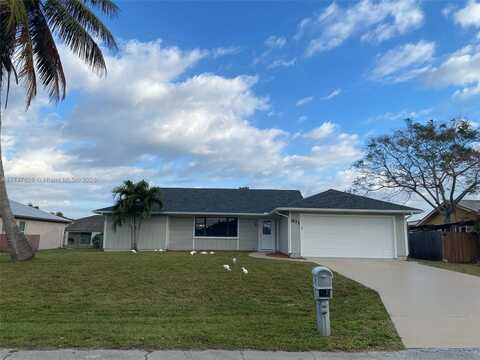 371 SE Fairchild Ave, Port Saint Lucie, FL 34984