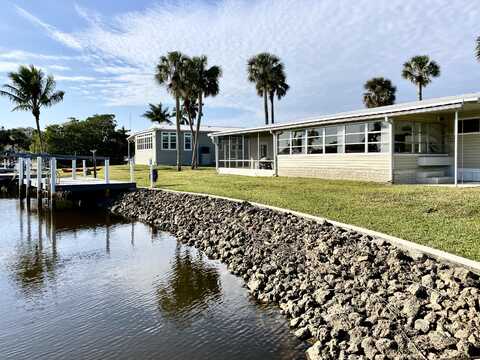 22 HENDERSON Drive, Naples, FL 34114