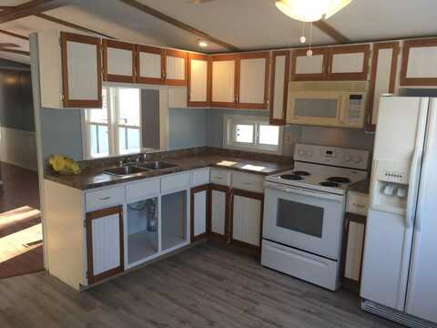 22 Sunset Trailer Park, Milford, ME 04461