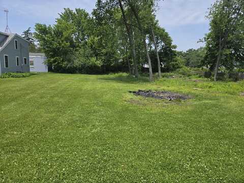 42644 N Lake Drive, Antioch, IL 60002
