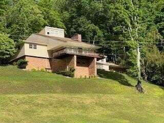 515 Cedar Ave., HINTON, WV 25951