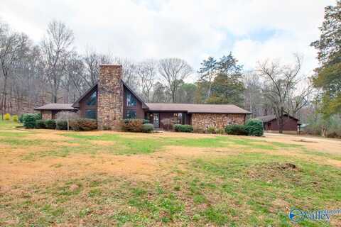 300 Woodside Drive SE, Owens Cross Roads, AL 35763