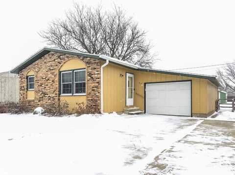 915 3rd Street NW, Hampton, IA 50441