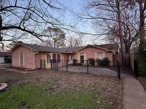 2732 Foxcroft Circle, Denton, TX 76209