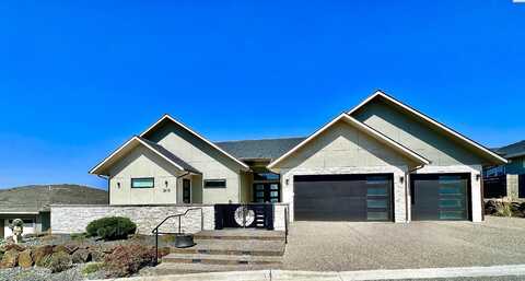 2616 Falcon Ln, Richland, WA 99352