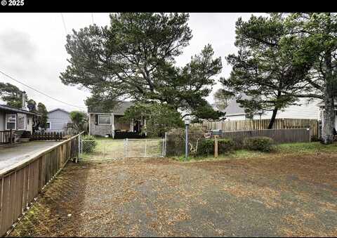 261 11TH AVE, Seaside, OR 97138