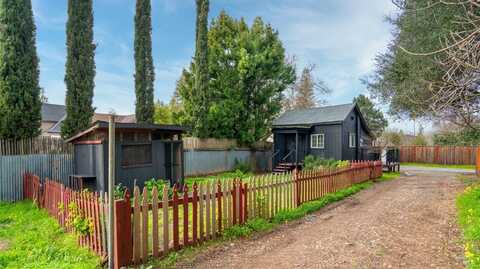 729 University Street, Healdsburg, CA 95448