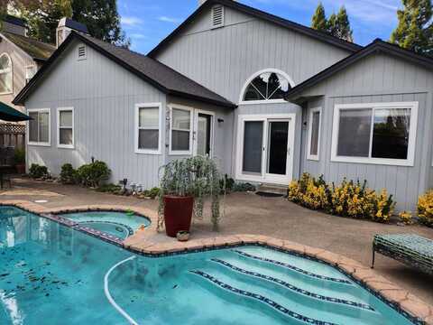 5092 Deerwood Drive, Santa Rosa, CA 95403