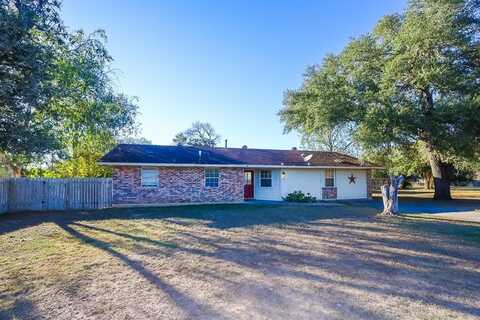 219 N Damron, Tuleta, TX 78162