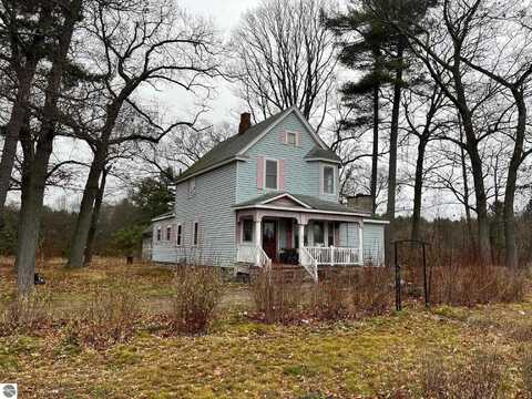 1070 PARKDALE AVENUE, MANISTEE, MI 49660