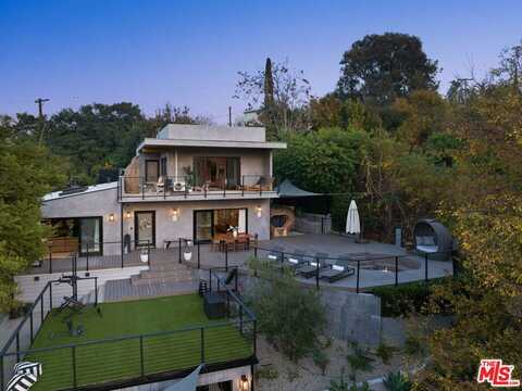 3936 Farley Ct, Studio City, CA 91604
