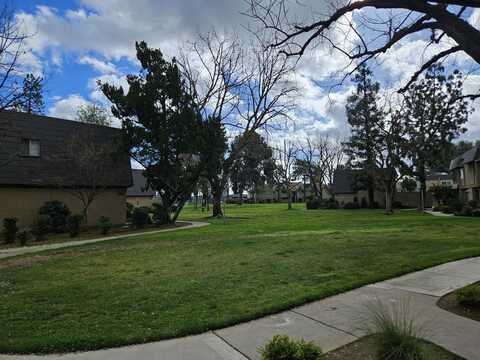 5138 Ashlan Avenue E, Fresno, CA 93727