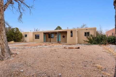 816 Indiana Street SE, Albuquerque, NM 87108