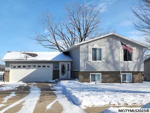 1104 S 15th St, CLEAR LAKE, IA 50428