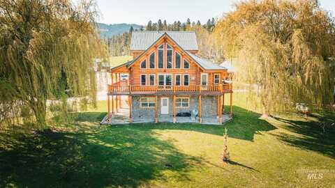 15 Village Lane, Garden Valley, ID 83622