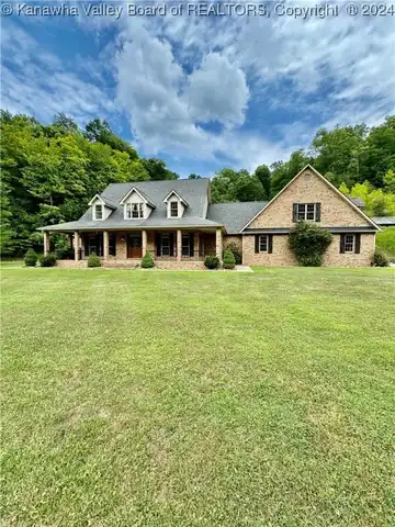 55 Davis Trace Road, Hamlin, WV 25523