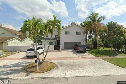 720 Mockingbird Ln, Plantation, FL 33324