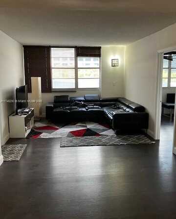 801 Brickell Bay Dr, Miami, FL 33131