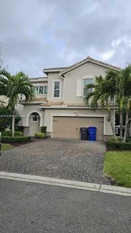 3943 Mahogany Ln, Hollywood, FL 33021