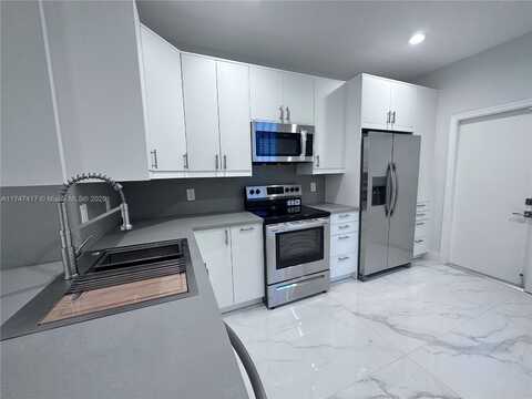 3701 San Simeon Cir, Weston, FL 33331