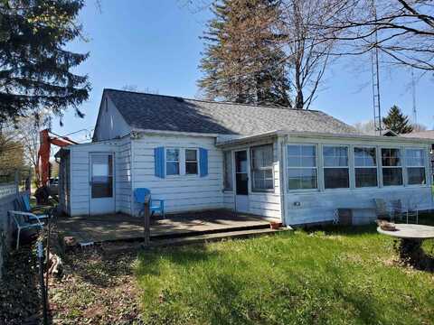 5857 Lakeshore, Lexington, MI 48450
