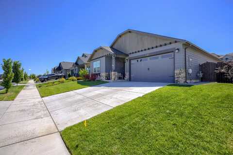 4468 SW Majestic Avenue, Redmond, OR 97756