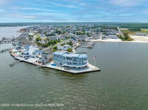 2 Cove Point Road, Toms River, NJ 08753