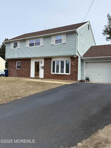 7 Peachtree Street, Oakhurst, NJ 07755