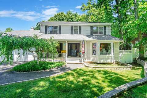 9 4th Avenue, Rocky Point, NY 11778