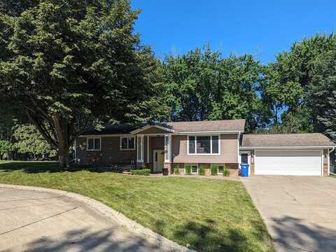 431 12th Ave Circle NE, Sioux Center, IA 51250