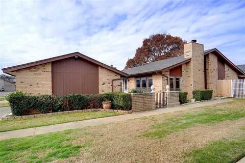 905 Shady Creek Lane, Bedford, TX 76021