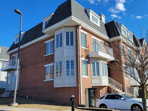 325 Park Cres, College Point, NY 11356