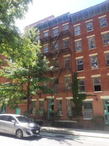 500 W 55th Street, New York, NY 10019