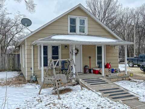 707 W Court St, Beloit, KS 67420