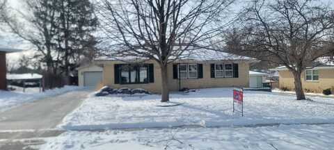 7102 Beechwood Dr, Urbandale, IA 50322