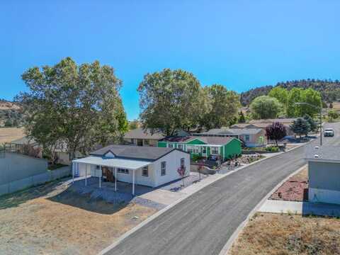 1010 Deer Creek Way, Yreka, CA 96097