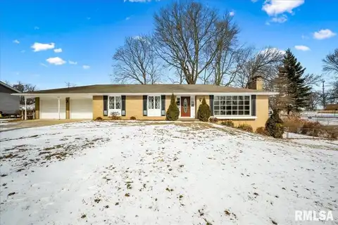 1615 SUMMIT Drive, Pekin, IL 61554